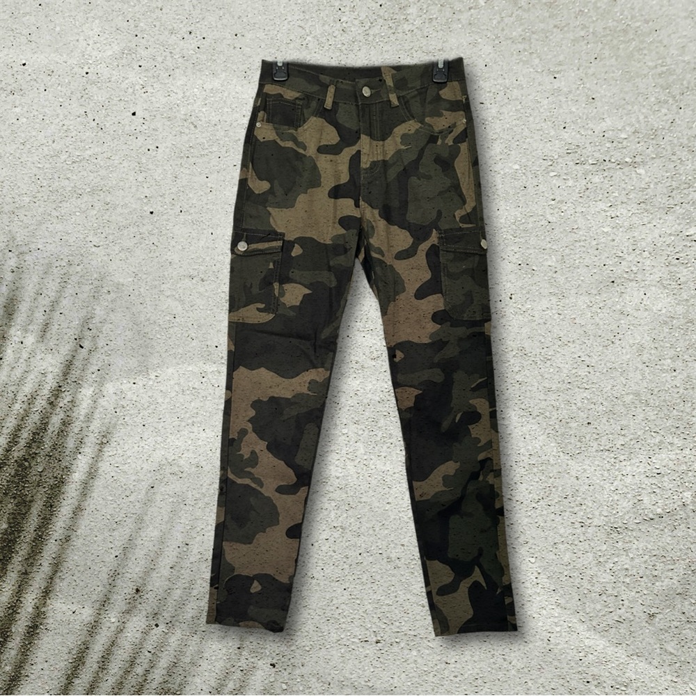 Camo Print Flap Pocket Side Jeans